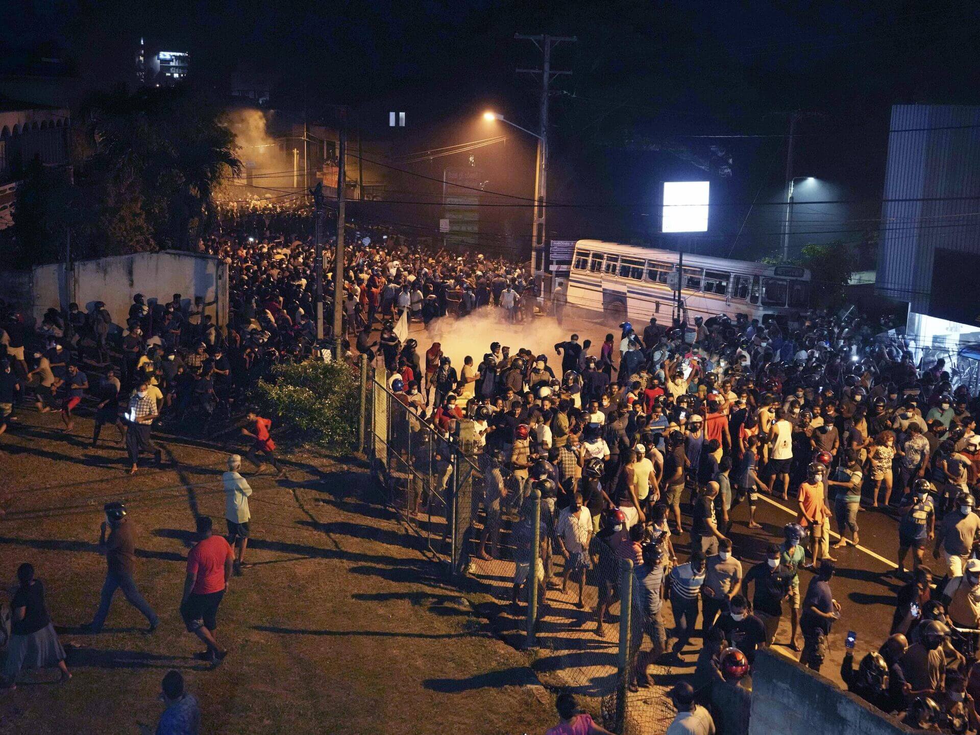 6 april. Protest crackdown